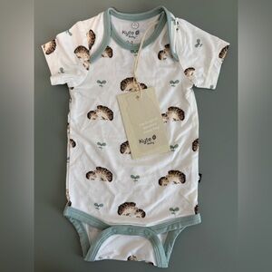Kyte BABY White and Green Hedgehog Bodysuit